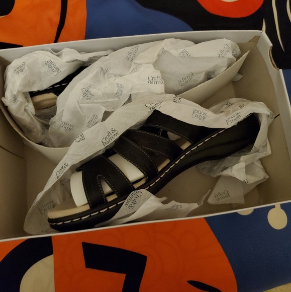 Black slip on sandals - Picture 2 of 8